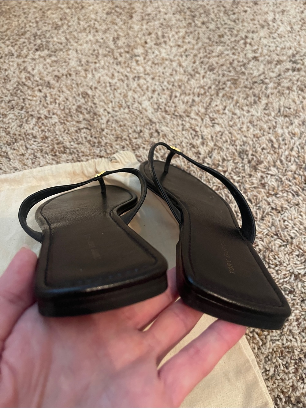 Tory Burch Black Leather Logo Thong Sandals with Gold Emblem - Picture 4 of 7
